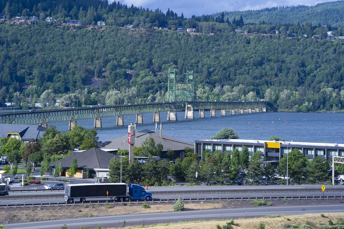 Oregon-Washington bridge